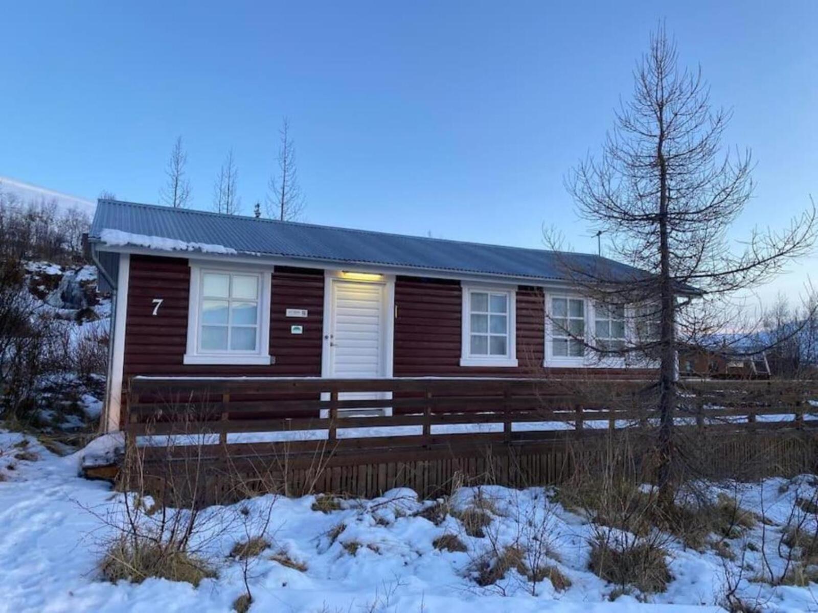 Cozy 2 Bedroom Cottage With Hot Tub Akureyri Eksteriør billede