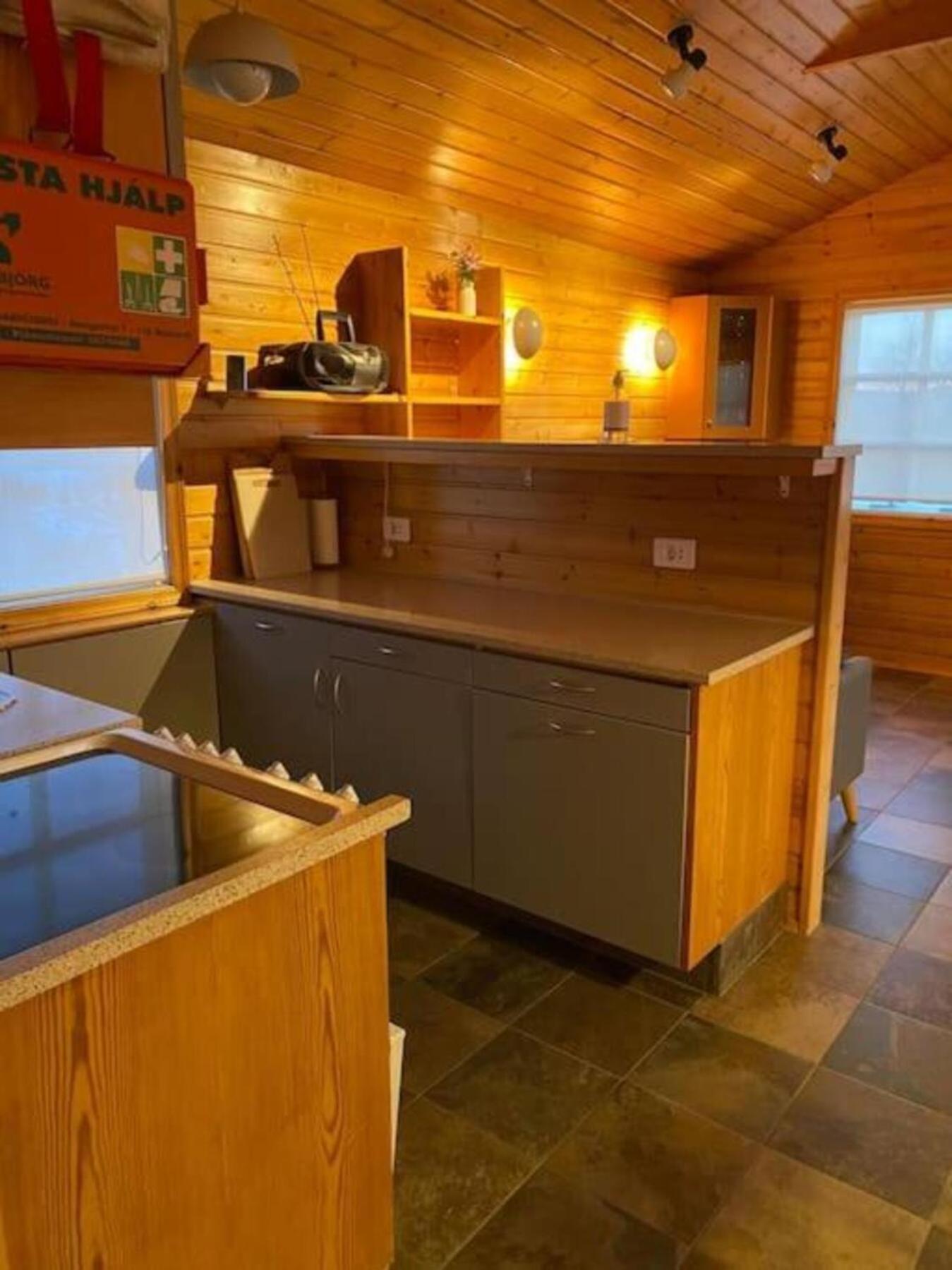 Cozy 2 Bedroom Cottage With Hot Tub Akureyri Eksteriør billede