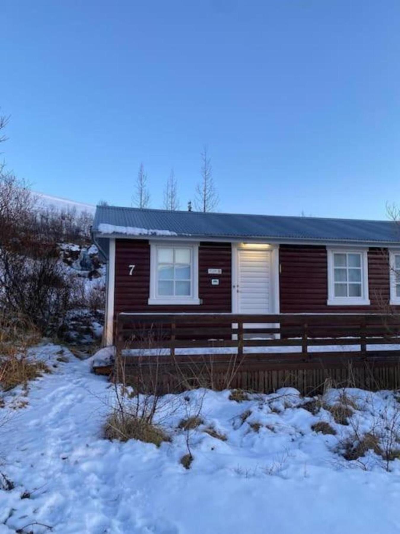 Cozy 2 Bedroom Cottage With Hot Tub Akureyri Eksteriør billede