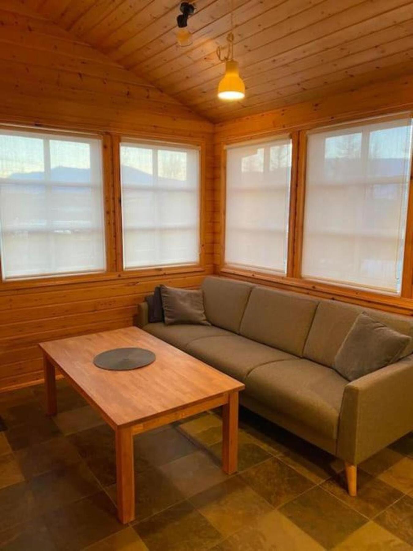 Cozy 2 Bedroom Cottage With Hot Tub Akureyri Eksteriør billede